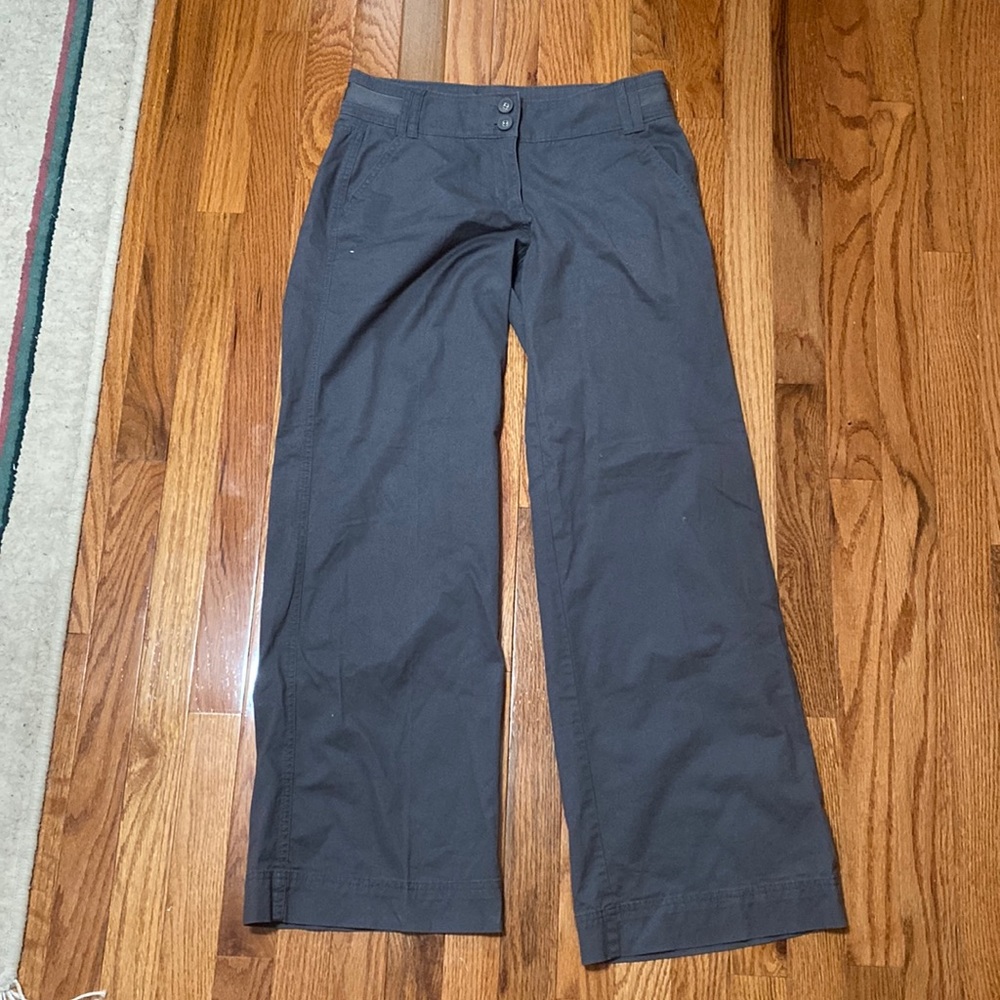 New York & Company Gray Trousers with Pockets. Size 4